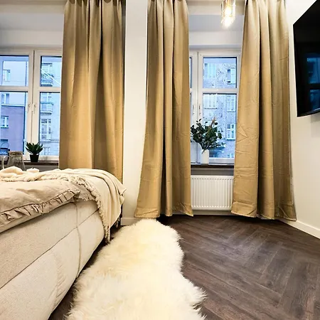 Central, Modern & Chic Gem, Near Park! 10min To Old Town, Trumski 公寓