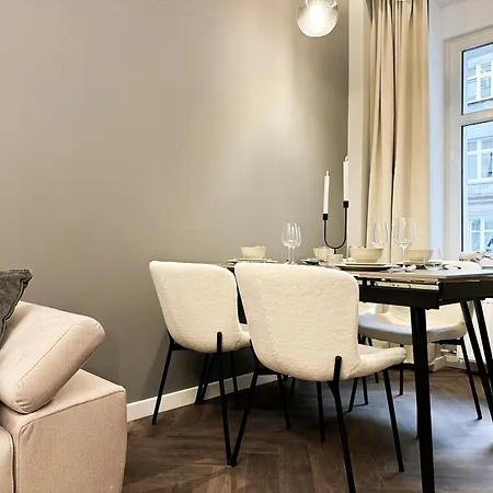 Apartamento Central, Modern & Chic Gem, Near Park! 10min To Old Town, Trumski *