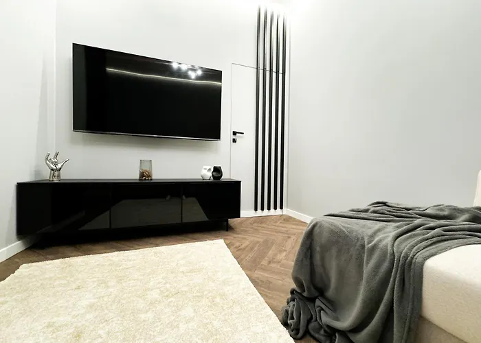 Central, Modern & Chic Gem, Near Park! 10min To Old Town, Trumski Breslavia