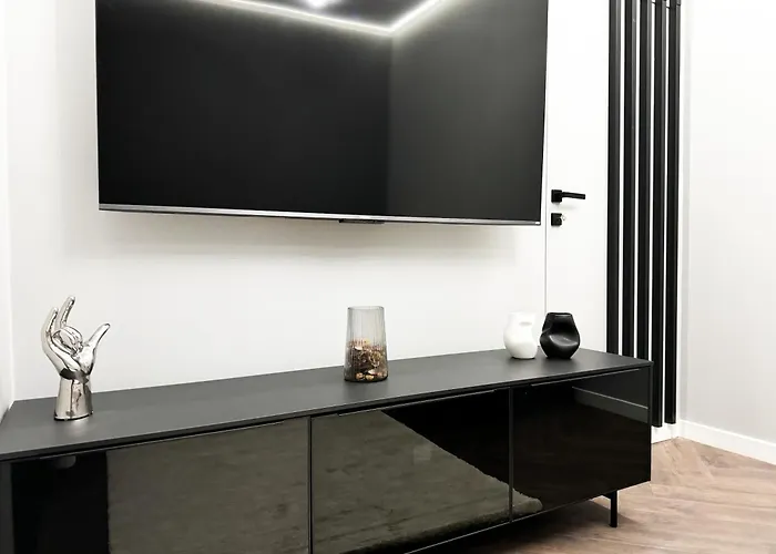 Apartamento Central, Modern & Chic Gem, Near Park! 10min To Old Town, Trumski