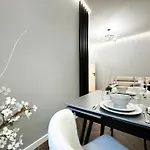 Lägenhet Central, Modern & Chic Gem, Near Park! 10min To Old Town, Trumski Wrocław