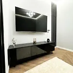 Apartamento Central, Modern & Chic Gem, Near Park! 10min To Old Town, Trumski
