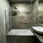Central, Modern & Chic Gem, Near Park! 10min To Old Town, Trumski