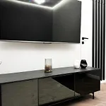 Apartamento Central, Modern & Chic Gem, Near Park! 10min To Old Town, Trumski
