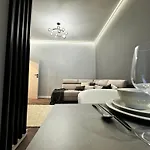 Central, Modern & Chic Gem, Near Park! 10min To Old Town, Trumski Lägenhet *