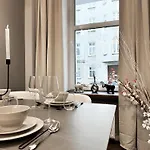 Central, Modern & Chic Gem, Near Park! 10min To Old Town, Trumski Breslavia