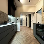 Central, Modern & Chic Gem, Near Park! 10min To Old Town, Trumski * Wrocław