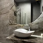 Apartamento Central, Modern & Chic Gem, Near Park! 10min To Old Town, Trumski