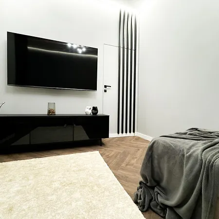 Central, Modern & Chic Gem, Near Park! 10min To Old Town, Trumski Wrocław