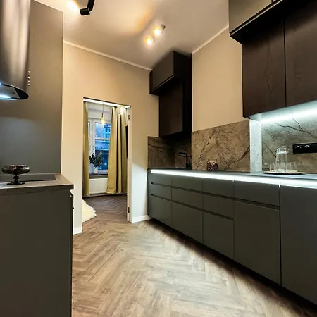 Central, Modern & Chic Gem, Near Park! 10min To Old Town, Trumski Appartamento *