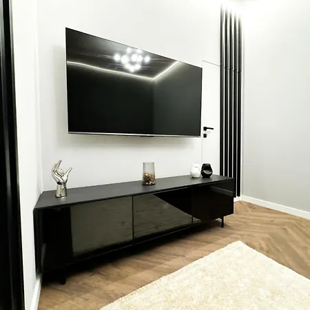 Appartamento Central, Modern & Chic Gem, Near Park! 10min To Old Town, Trumski