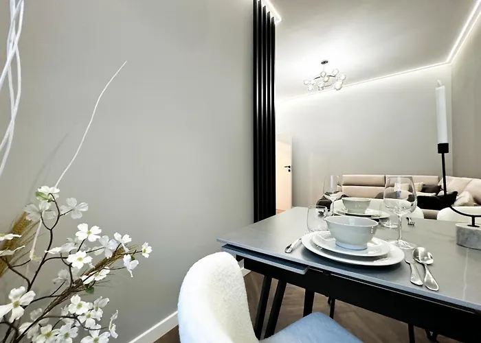 Apartmán Central, Modern & Chic Gem, Near Park! 10min To Old Town, Trumski Vratislav
