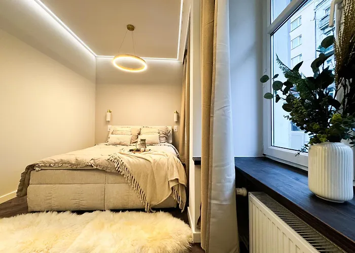 Central, Modern & Chic Gem, Near Park! 10min To Old Town, Trumski Vratislav