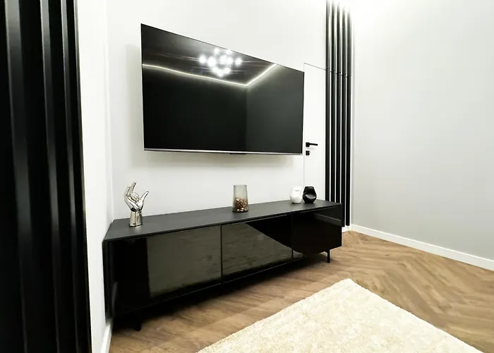 Apartmán Central, Modern & Chic Gem, Near Park! 10min To Old Town, Trumski