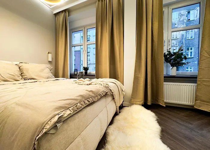 Central, Modern & Chic Gem, Near Park! 10min To Old Town, Trumski *