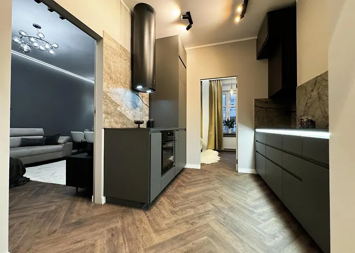 Central, Modern & Chic Gem, Near Park! 10min To Old Town, Trumski *