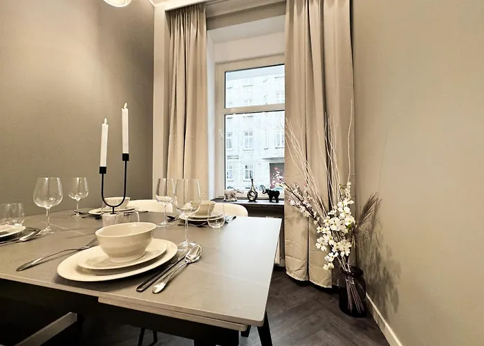 Central, Modern & Chic Gem, Near Park! 10min To Old Town, Trumski * Vratislav
