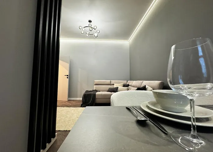 Central, Modern & Chic Gem, Near Park! 10min To Old Town, Trumski Apartmán *