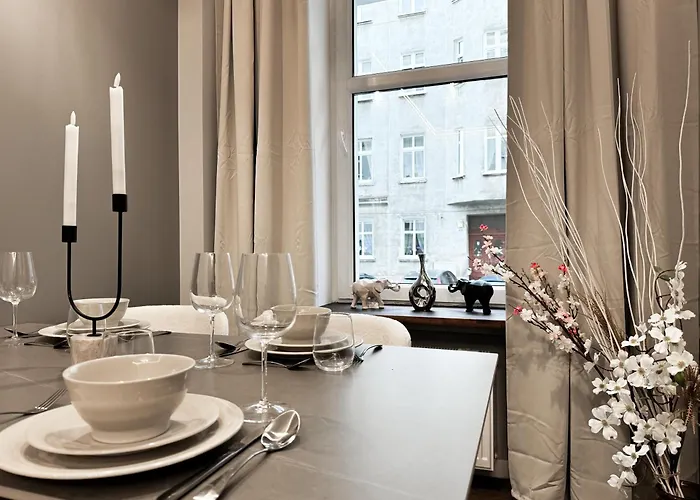 Central, Modern & Chic Gem, Near Park! 10min To Old Town, Trumski Wrocław
